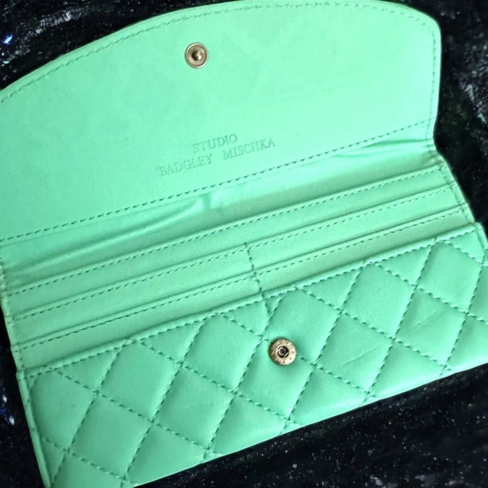 💕HOST PICK!!💕NWT Badgely Mischka Wallet - Picture 7 of 8
